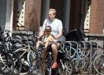 Amsterdam 13 juli 2022
Rick paul Mulligen met zijn dochter op de fiets in Amsterdam zuid