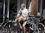 Amsterdam 13 juli 2022
Rick paul Mulligen met zijn dochter op de fiets in Amsterdam zuid