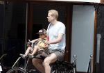 Amsterdam 13 juli 2022
Rick paul Mulligen met zijn dochter op de fiets in Amsterdam zuid