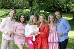 Nuland 13 juni 2022
Presentatie Toos wijn vernoemd naar Toos v d Valk . Bijna de hele familie is aan wezig in de tuin van het familie huis. Sandra v d Valk met haar kinderen