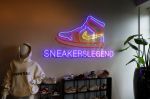 Amsterdam 8 junio 2022
Showroom sneakerslegend in Amsterdam . Heel veel Bn ers kopen daar hun schoenen/ sneakers.