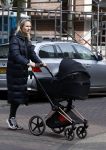 Amsterdam 30 maart 2022
Stephanie Klaver achter de kinderwagen in Amsterdam zuid