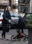 Amsterdam 30 maart 2022
Stephanie Klaver achter de kinderwagen in Amsterdam zuid