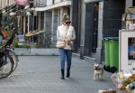 Amsterdam 15 maart 2022
Stephanie Tency met haar hondje in Amsterdam zuid.