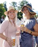 Haarzuilens 22 juni 2022
Haringparty bij kasteel de Haar in Haarzuilens .
Suzanne Jacobs met een vriendin