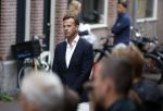 Amsterdam 6 juli 2022
Precies 1 jaar geleden werd op deze plek Peter R de Vries neergeschoten. De redaktie en presentatoren van RTL Boulevard leggen een witte roos neer . OA aanwezig Georgette Schlick Peter v d Vorst Sven Sauve Marieke Elsinga Vivienne v d Assem Aran Bade Jeroen Kijk in de Vegte Arno Kantelberg Eveline Stallaart Clarice Stenger Leon de Ruyter Dries Roelvink en Tim Oliehoek .
