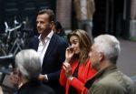Amsterdam 6 juli 2022
Precies 1 jaar geleden werd op deze plek Peter R de Vries neergeschoten. De redaktie en presentatoren van RTL Boulevard leggen een witte roos neer . OA aanwezig Georgette Schlick Peter v d Vorst Sven Sauve Marieke Elsinga Vivienne v d Assem Aran Bade Jeroen Kijk in de Vegte Arno Kantelberg Eveline Stallaart Clarice Stenger Leon de Ruyter Dries Roelvink en Tim Oliehoek .