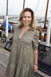 Volendam 30 juni 2022
CD presentatie bij Lotje van Edwin v Hoevelaak en zijn vriendin Natasja Poels . jan Keizer reikte de eerste cd uit. Tamara Tol