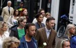 Amsterdam 6 juli 2022
Precies 1 jaar geleden werd op deze plek Peter R de Vries neergeschoten. De redaktie en presentatoren van RTL Boulevard leggen een witte roos neer . OA aanwezig Georgette Schlick Peter v d Vorst Sven Sauve Marieke Elsinga Vivienne v d Assem Aran Bade Jeroen Kijk in de Vegte Arno Kantelberg Eveline Stallaart Clarice Stenger Leon de Ruyter Dries Roelvink en Tim Oliehoek .