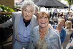 Amsterdam 1 juli 2022
Onthulling kunstwerk met daarop Willy Alberti en Johnny Kraaijkamp bij hotel Americain.
Aanwezig de kinderen Tonny Alberti en Willeke Alberti en Johnny Kraaijkamp en Sanne Kraaijkamp. Tonny Eyk kwam met zijn vrouw