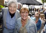 Amsterdam 1 juli 2022
Onthulling kunstwerk met daarop Willy Alberti en Johnny Kraaijkamp bij hotel Americain.
Aanwezig de kinderen Tonny Alberti en Willeke Alberti en Johnny Kraaijkamp en Sanne Kraaijkamp. Tonny Eyk kwam met zijn vrouw