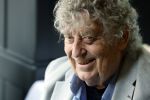 Amsterdam 1 juli 2022
Onthulling kunstwerk met daarop Willy Alberti en Johnny Kraaijkamp bij hotel Americain.
Aanwezig de kinderen Tonny Alberti en Willeke Alberti en Johnny Kraaijkamp en Sanne Kraaijkamp. Tonny Eyk kwam met zijn vrouw