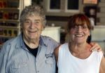Amsterdam 19 juli 2022
Laatste optreden Willeke Albertri in het concertgebouw. Binnenkomst gasten. Tonny Eyk met zijn vrouw