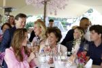 Nuland 13 juni 2022
Presentatie Toos wijn vernoemd naar Toos v d Valk . Bijna de hele familie is aan wezig in de tuin van het familie huis.