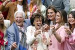 Nuland 13 juni 2022
Presentatie Toos wijn vernoemd naar Toos v d Valk . Bijna de hele familie is aan wezig in de tuin van het familie huis.