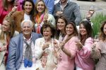 Nuland 13 juni 2022
Presentatie Toos wijn vernoemd naar Toos v d Valk . Bijna de hele familie is aan wezig in de tuin van het familie huis.