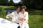 Nuland 13 juni 2022
Presentatie Toos wijn vernoemd naar Toos v d Valk . Bijna de hele familie is aan wezig in de tuin van het familie huis.