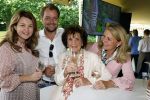 Nuland 13 juni 2022
Presentatie Toos wijn vernoemd naar Toos v d Valk . Bijna de hele familie is aan wezig in de tuin van het familie huis.