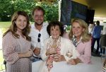 Nuland 13 juni 2022
Presentatie Toos wijn vernoemd naar Toos v d Valk . Bijna de hele familie is aan wezig in de tuin van het familie huis.