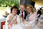 Nuland 13 juni 2022
Presentatie Toos wijn vernoemd naar Toos v d Valk . Bijna de hele familie is aan wezig in de tuin van het familie huis.