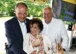 Nuland 13 juni 2022
Presentatie Toos wijn vernoemd naar Toos v d Valk . Bijna de hele familie is aan wezig in de tuin van het familie huis.
