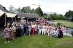 Nuland 13 juni 2022
Presentatie Toos wijn vernoemd naar Toos v d Valk . Bijna de hele familie is aan wezig in de tuin van het familie huis.
