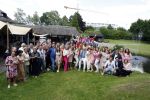 Nuland 13 juni 2022
Presentatie Toos wijn vernoemd naar Toos v d Valk . Bijna de hele familie is aan wezig in de tuin van het familie huis.