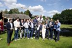 Nuland 13 juni 2022
Presentatie Toos wijn vernoemd naar Toos v d Valk . Bijna de hele familie is aan wezig in de tuin van het familie huis.