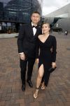Amsterdam 25 juni 2022
Het damdiner tbv het aidsfonds wordt voor de 30e keer georganiseerd . Het vind dit jaar plaats in AFAS Live. Victoria Koblenko met haar man Levchenko