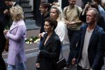 Amsterdam 6 juli 2022
Precies 1 jaar geleden werd op deze plek Peter R de Vries neergeschoten. De redaktie en presentatoren van RTL Boulevard leggen een witte roos neer . OA aanwezig Georgette Schlick Peter v d Vorst Sven Sauve Marieke Elsinga Vivienne v d Assem Aran Bade Jeroen Kijk in de Vegte Arno Kantelberg Eveline Stallaart Clarice Stenger Leon de Ruyter Dries Roelvink en Tim Oliehoek .