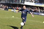 Utrecht 27 maart 2022
Bij voetbalclub DHSC in Utrecht wordt een dag georganiseerd waar geld opgehaald wordt voor Ukraine. Wesley Sneijder Mart Hoogkamer Evgeniy Levchenko Djarno Hofland Juvat Westendorp Koen Weijland Noa Zeeuw Glenn Helder ea spelen oa mee.