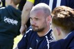 Utrecht 27 maart 2022
Bij voetbalclub DHSC in Utrecht wordt een dag georganiseerd waar geld opgehaald wordt voor Ukraine. Wesley Sneijder Mart Hoogkamer Evgeniy Levchenko Djarno Hofland Juvat Westendorp Koen Weijland Noa Zeeuw Glenn Helder ea spelen oa mee.