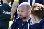Utrecht 27 maart 2022
Bij voetbalclub DHSC in Utrecht wordt een dag georganiseerd waar geld opgehaald wordt voor Ukraine. Wesley Sneijder Mart Hoogkamer Evgeniy Levchenko Djarno Hofland Juvat Westendorp Koen Weijland Noa Zeeuw Glenn Helder ea spelen oa mee.
