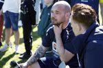 Utrecht 27 maart 2022
Bij voetbalclub DHSC in Utrecht wordt een dag georganiseerd waar geld opgehaald wordt voor Ukraine. Wesley Sneijder Mart Hoogkamer Evgeniy Levchenko Djarno Hofland Juvat Westendorp Koen Weijland Noa Zeeuw Glenn Helder ea spelen oa mee.