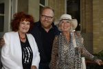 Amsterdam 1 juli 2022
Onthulling kunstwerk met daarop Willy Alberti en Johnny Kraaijkamp bij hotel Americain.
Aanwezig de kinderen Tonny Alberti en Willeke Alberti en Johnny Kraaijkamp en Sanne Kraaijkamp. Willeke met Frits Huffnagel en Imca Marina