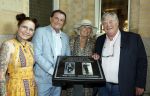 Amsterdam 1 juli 2022
Onthulling kunstwerk met daarop Willy Alberti en Johnny Kraaijkamp bij hotel Americain.
Aanwezig de kinderen Tonny Alberti en Willeke Alberti en Johnny Kraaijkamp en Sanne Kraaijkamp
