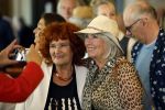 Amsterdam 1 juli 2022
Onthulling kunstwerk met daarop Willy Alberti en Johnny Kraaijkamp bij hotel Americain.
Aanwezig de kinderen Tonny Alberti en Willeke Alberti en Johnny Kraaijkamp en Sanne Kraaijkamp. Willeke en Imca Marina