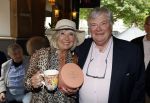 Amsterdam 1 juli 2022
Onthulling kunstwerk met daarop Willy Alberti en Johnny Kraaijkamp bij hotel Americain.
Aanwezig de kinderen Tonny Alberti en Willeke Alberti en Johnny Kraaijkamp en Sanne Kraaijkamp