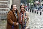 Amsterdam 8 juni 2022
Xandra Brood met dochter Lola Brood bij event Majoor Boshardt op de wallen . Ook koningin Maxima is aanwezig