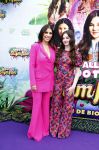 Amsterdam 3 juli 2022
Premiere de Grote slijmfilm in pathe Arena .
Yolanthe Cabau v Kasbergen kwam met haar zoontje Xess Xava en Jessey Sneijder