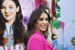 Amsterdam 3 juli 2022
Premiere de Grote slijmfilm in pathe Arena .
Yolanthe Cabau v Kasbergen kwam met haar zoontje Xess Xava en Jessey Sneijder