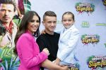 Amsterdam 3 juli 2022
Premiere de Grote slijmfilm in pathe Arena .
Yolanthe Cabau v Kasbergen kwam met haar zoontje Xess Xava en Jessey Sneijder