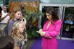 Amsterdam 3 juli 2022
Premiere de Grote slijmfilm in pathe Arena .
Yolanthe Cabau v Kasbergen kwam met haar zoontje Xess Xava en Jessey Sneijder