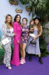Amsterdam 3 juli 2022
Premiere de Grote slijmfilm in pathe Arena .
Yolanthe Cabau v Kasbergen kwam met haar zoontje Xess Xava en Jessey Sneijder. Ook haar zussen Rebecca Cabau v Kasbergen en Selly zijn aanwezig
