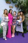 Amsterdam 3 juli 2022
Premiere de Grote slijmfilm in pathe Arena .
Yolanthe Cabau v Kasbergen kwam met haar zoontje Xess Xava en Jessey Sneijder. Ook haar zussen Rebecca Cabau v Kasbergen en Selly zijn aanwezig