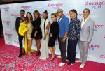 Amsterdam 25 juni 2022
Premiere zwanger en Co in Tuschinski . Cast  V.l.n.r. Manuel Broekman, Bo Maerten, Lieke van Lexmond, Maaike Martens, Carolina Dijkhuizen, Thom Hoffman en Johan Nijenhuis