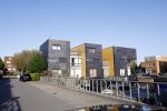 Almere 4 juni 2023
Bij Ali B voor de deur van zijn huis zijn s nachts 2 autos uitgebrand. Een Mercedes AKlasse en een Range Rover Sport . De Bentley Bentega van Ali B had geen schade