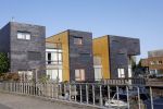 Almere 4 juni 2023
Bij Ali B voor de deur van zijn huis zijn s nachts 2 autos uitgebrand. Een Mercedes AKlasse en een Range Rover Sport . De Bentley Bentega van Ali B had geen schade