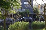 Almere 4 juni 2023
Bij Ali B voor de deur van zijn huis zijn s nachts 2 autos uitgebrand. Een Mercedes AKlasse en een Range Rover Sport . De Bentley Bentega van Ali B had geen schade