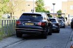 Almere 4 juni 2023
Bij Ali B voor de deur van zijn huis zijn s nachts 2 autos uitgebrand. Een Mercedes AKlasse en een Range Rover Sport . De Bentley Bentega van Ali B had geen schade